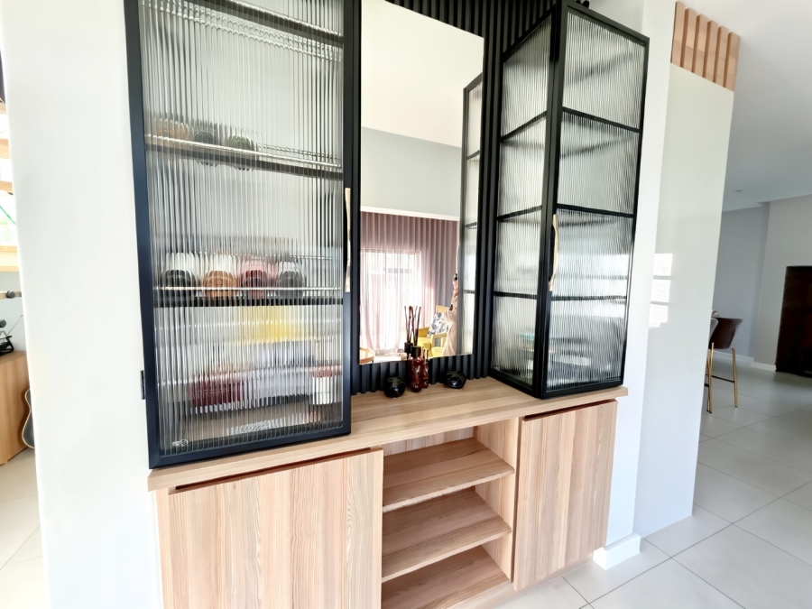 To Let 4 Bedroom Property for Rent in Sandown Western Cape